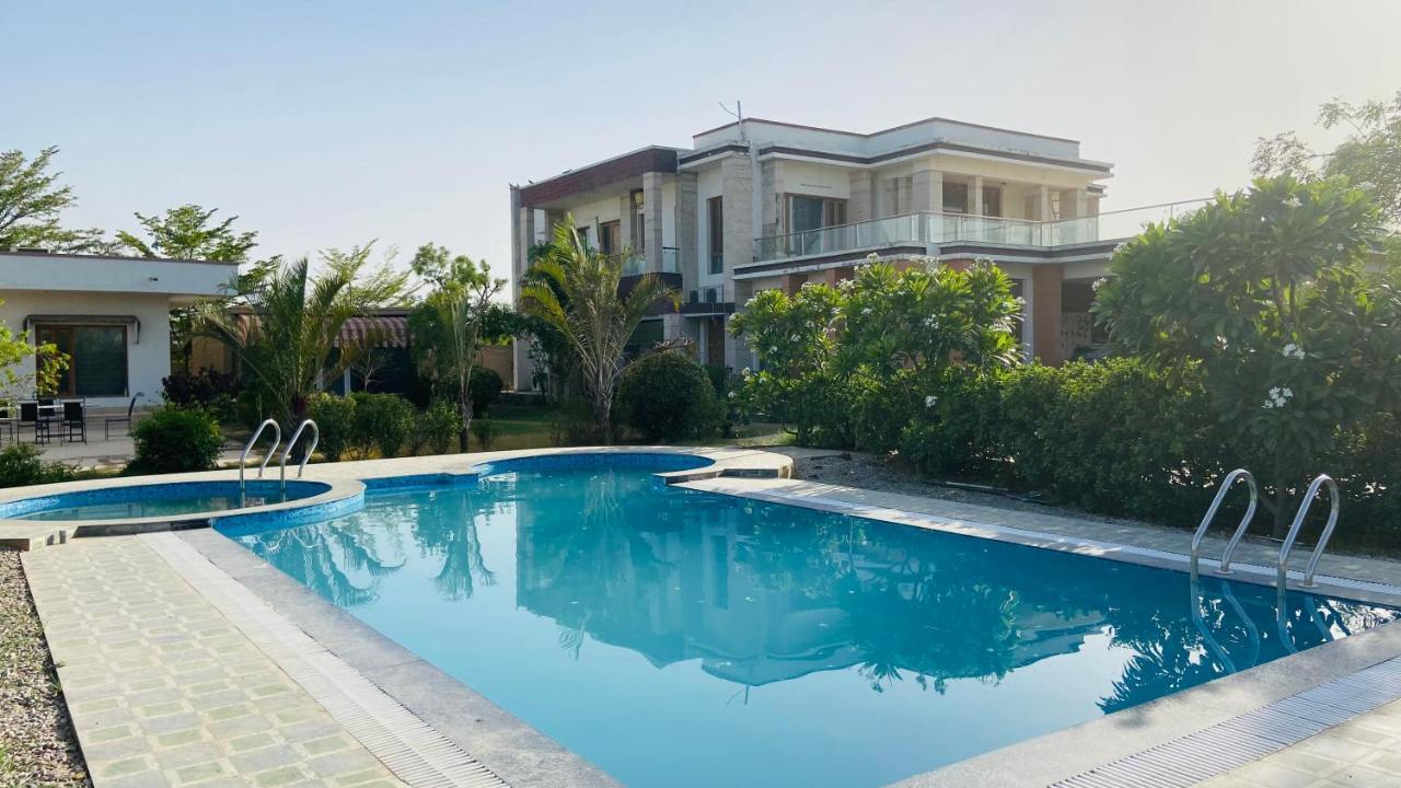 Shakuntlam Farms 4Bhk Villa ชัยปุระ ภายนอก รูปภาพ